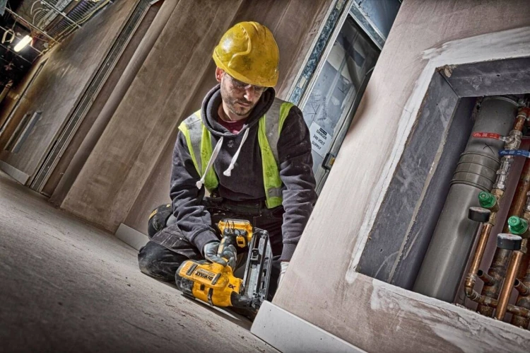 pol_pl_Gwozdziarka-Dewalt-DCN660N-5305_4.jpg